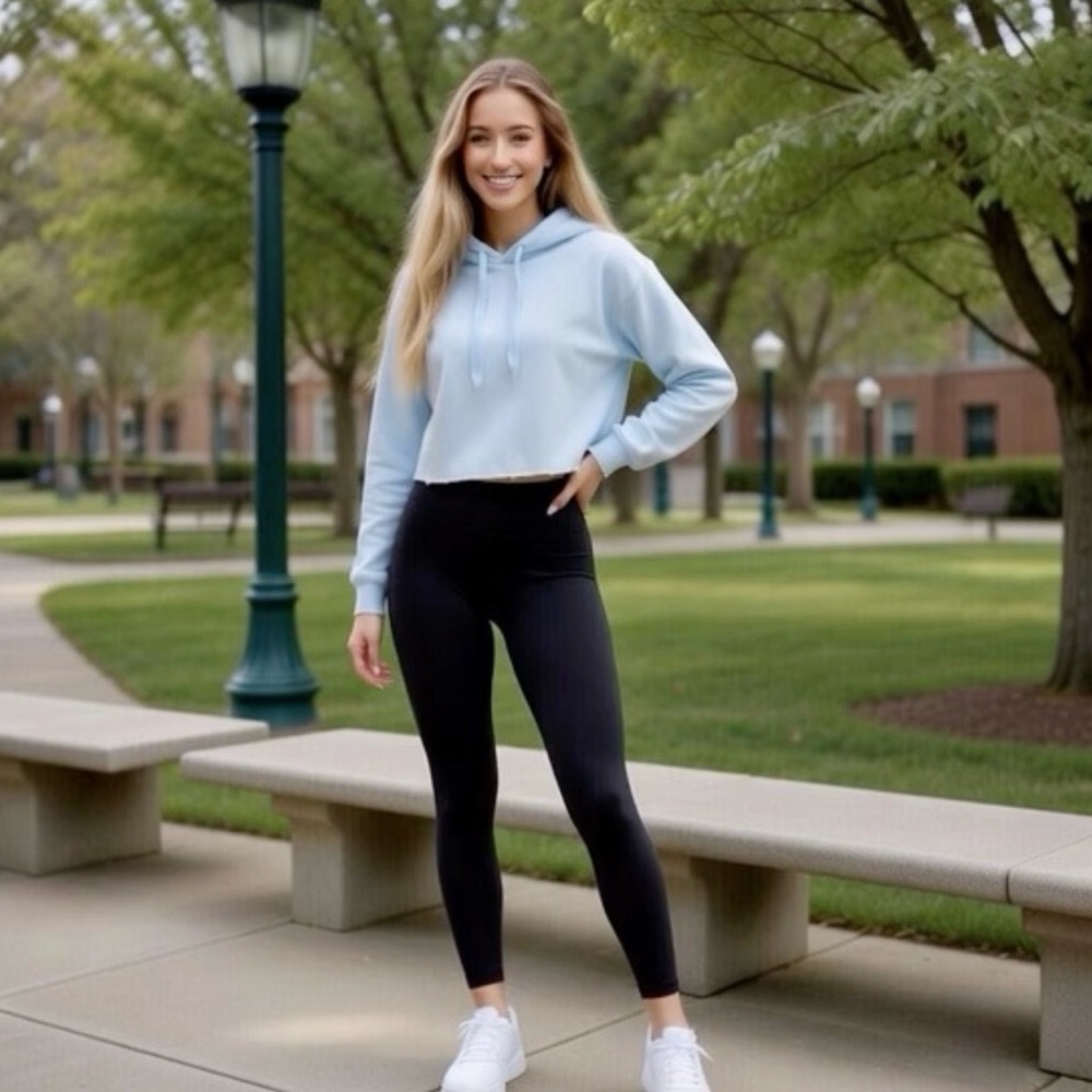 BRANDY MELVILLE Cropped Hoodie